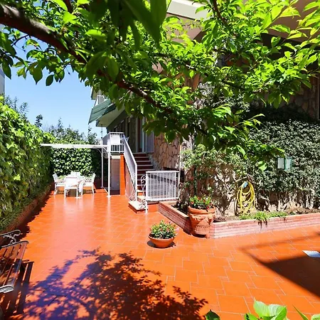 Апартаменти Garden House Giulia