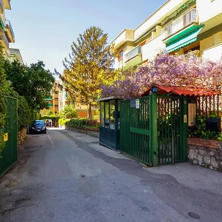 Apartment Garden House Giulia Sorrent