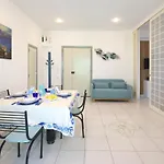Garden House Giulia Lejlighed